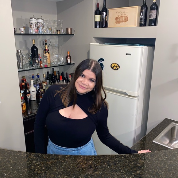 Meet your Posher, Stephanie - Picture 3 of 3